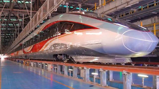 長(zhǎng)編組復(fù)興號(hào)智能動(dòng)車組來了：商務(wù)座支持手機(jī)無線充電、投屏